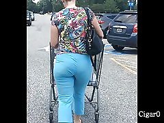 Jiggly pawg in spandex blue